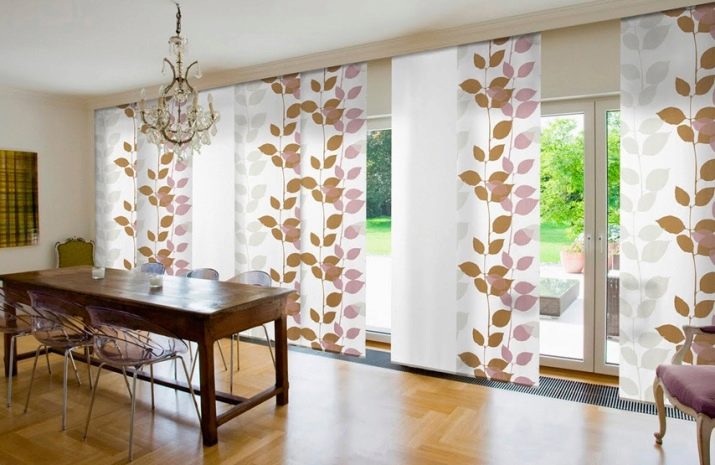 Штори на кухню-вітальню (49 фото): дизайн штор для кухні, суміщеної з вітальнею, з двома вікнами, варіанти фіранок для класичних і сучасних кухонь