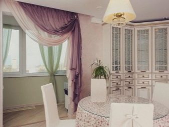 Штори на кухню-вітальню (49 фото): дизайн штор для кухні, суміщеної з вітальнею, з двома вікнами, варіанти фіранок для класичних і сучасних кухонь