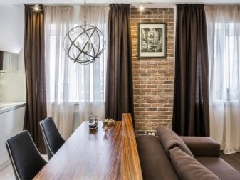 Штори на кухню-вітальню (49 фото): дизайн штор для кухні, суміщеної з вітальнею, з двома вікнами, варіанти фіранок для класичних і сучасних кухонь