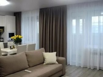 Штори на кухню-вітальню (49 фото): дизайн штор для кухні, суміщеної з вітальнею, з двома вікнами, варіанти фіранок для класичних і сучасних кухонь