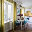 Штори на кухню-вітальню (49 фото): дизайн штор для кухні, суміщеної з вітальнею, з двома вікнами, варіанти фіранок для класичних і сучасних кухонь