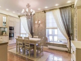 Штори на кухню-вітальню (49 фото): дизайн штор для кухні, суміщеної з вітальнею, з двома вікнами, варіанти фіранок для класичних і сучасних кухонь