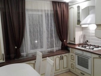 Штори на кухню-вітальню (49 фото): дизайн штор для кухні, суміщеної з вітальнею, з двома вікнами, варіанти фіранок для класичних і сучасних кухонь