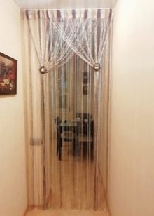 Штори у вітальню (61 фото): дизайн коротких і довгих штор на вікно й на двері в коридорі. Вибираємо фіранки на вузькі і широкі вікна