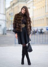 Шуба з куниці (87 фото): скільки коштує шуба з хутра куниці, з капюшоном, з лісової куниці, з коміром з куниці