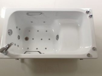 Сидячі акрилові ванни: огляд моделей з розмірами 120х70 см і 100х70 см, переваги і недоліки міні-ванн