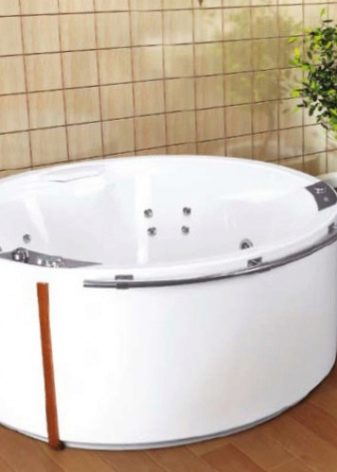 Сидячі акрилові ванни: огляд моделей з розмірами 120х70 см і 100х70 см, переваги і недоліки міні-ванн