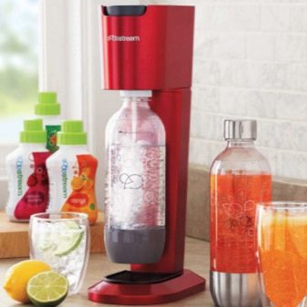 Сифон для газування води (33 фото): як користуватися пристроєм для газованої води в домашніх умовах? Як працює побутової сифон для приготування газованих напоїв?