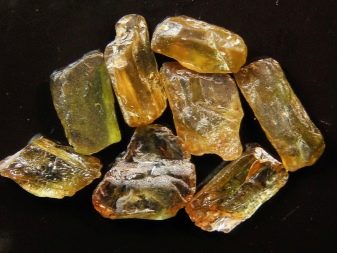 Синтетичний олександрит (29 фото): як відрізнити штучний камінь від натурального в домашніх умовах? Властивості олександриту, вирощеного за методом Чохральського