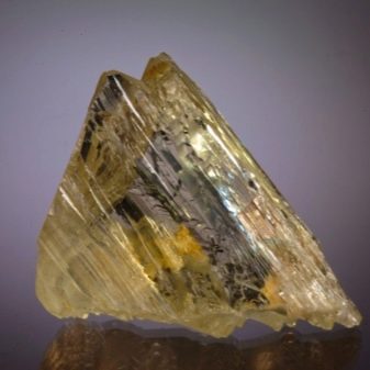 Синтетичний олександрит (29 фото): як відрізнити штучний камінь від натурального в домашніх умовах? Властивості олександриту, вирощеного за методом Чохральського