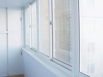 Скління лоджії 6 метрів (26 фото): особливості французького скління, варіанти скління балкона з металевим парапетом