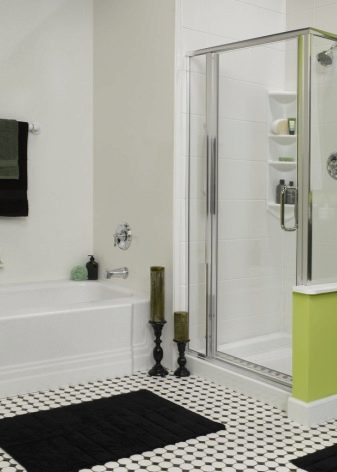 Скляні двері для душової кабіни (45 фото): розпашні двері зі скла дверцят-перегородки для душу та інші різновиди