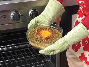 Скляний посуд для духовки: характеристика посуду для запікання з жароміцного скла. Чи можна її ставити в гарячу духовку?