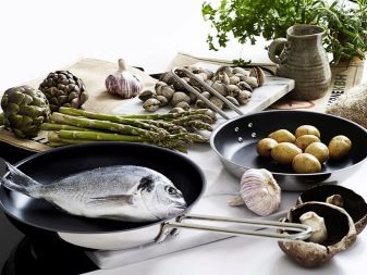 Сковорідки для запікання в духовці: глиняні сковороди кеці та порційні моделі з кришкою, інші варіанти