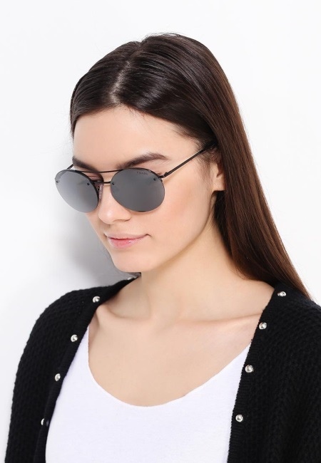 Сонцезахисні окуляри Prada (54 фото): відгуки про жіночих сонячних окулярах від відомого бренду