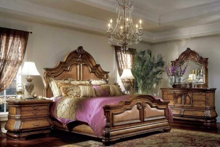 Спальні з масиву (37 фото): особливості меблів з дерева, приклади гарнітурів, які виготовляють у Росії, В’єтнамі та Румунії з натуральної сосни та дуба