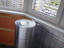 Спальня на балконі (63 фото): як організувати спальне місце на лоджії? Як можна оформити вікно в спальній кімнаті на балконі? Ідеї дизайну інтер’єру