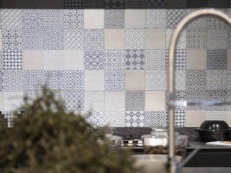 Іспанська плитка на фартух для кухні (29 фото): плюси і мінуси плитки з Іспанії, огляд виробників і правила вибору