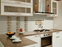 Іспанська плитка на фартух для кухні (29 фото): плюси і мінуси плитки з Іспанії, огляд виробників і правила вибору