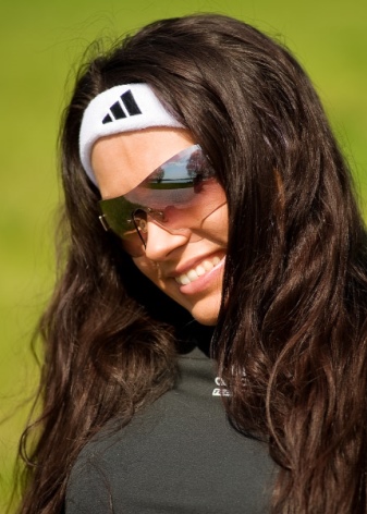 Спортивна пов’язка на голову (66 фото): моделі для бігу та спорту від Nike і Adidas, як називається жіноча пов’язка і як її носити