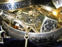 Срібло пожовтіло: від чого воно жовтіє на тілі і як почистити срібло від жовтизни в домашніх умовах?