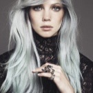 Сріблястий колір волосся (46 фото): як домогтися срібного відтінку? Тонкощі фарбування і модні тенденції