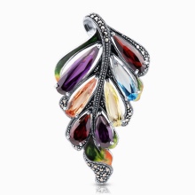 Срібні брошки (90 фото): моделі з натуральними каменями, з сапфіром, бурштином, перлами і хризопразом з срібла