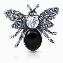 Срібні брошки (90 фото): моделі з натуральними каменями, з сапфіром, бурштином, перлами і хризопразом з срібла