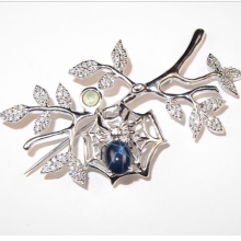 Срібні брошки (90 фото): моделі з натуральними каменями, з сапфіром, бурштином, перлами і хризопразом з срібла