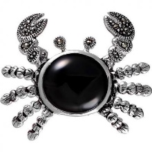 Срібні брошки (90 фото): моделі з натуральними каменями, з сапфіром, бурштином, перлами і хризопразом з срібла