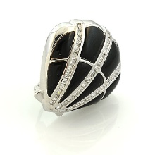 Срібні брошки (90 фото): моделі з натуральними каменями, з сапфіром, бурштином, перлами і хризопразом з срібла