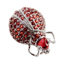 Срібні брошки (90 фото): моделі з натуральними каменями, з сапфіром, бурштином, перлами і хризопразом з срібла