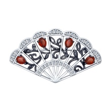 Срібні брошки (90 фото): моделі з натуральними каменями, з сапфіром, бурштином, перлами і хризопразом з срібла