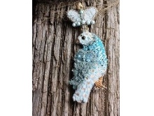 Срібні брошки (90 фото): моделі з натуральними каменями, з сапфіром, бурштином, перлами і хризопразом з срібла