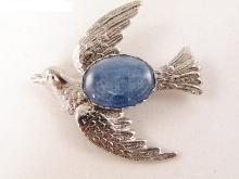 Срібні брошки (90 фото): моделі з натуральними каменями, з сапфіром, бурштином, перлами і хризопразом з срібла