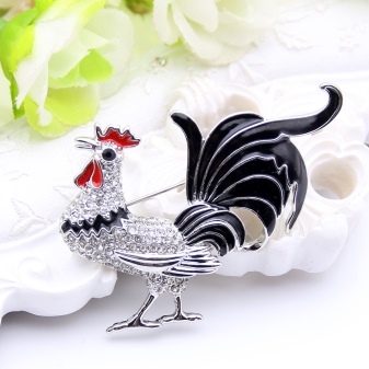 Срібні брошки (90 фото): моделі з натуральними каменями, з сапфіром, бурштином, перлами і хризопразом з срібла