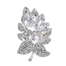 Срібні брошки (90 фото): моделі з натуральними каменями, з сапфіром, бурштином, перлами і хризопразом з срібла