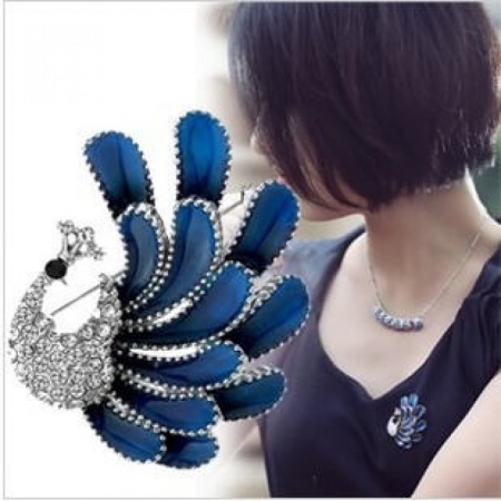 Срібні брошки (90 фото): моделі з натуральними каменями, з сапфіром, бурштином, перлами і хризопразом з срібла