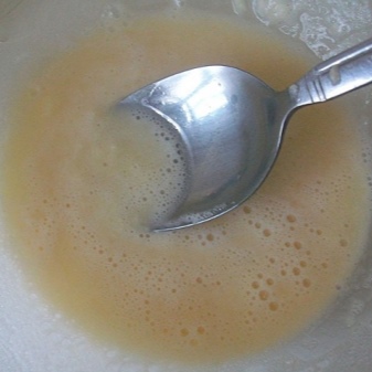 Срібні кільця з камінням (116 фото): жіночі моделі з місячним і чорним каменем в сріблі