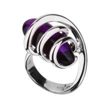 Срібні кільця з камінням (116 фото): жіночі моделі з місячним і чорним каменем в сріблі