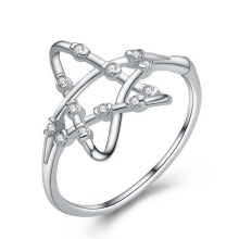 Срібні кільця з камінням (116 фото): жіночі моделі з місячним і чорним каменем в сріблі