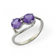 Срібні кільця з камінням (116 фото): жіночі моделі з місячним і чорним каменем в сріблі