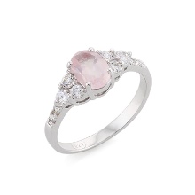 Срібні кільця з камінням (116 фото): жіночі моделі з місячним і чорним каменем в сріблі