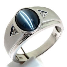 Срібні кільця з камінням (116 фото): жіночі моделі з місячним і чорним каменем в сріблі