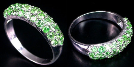 Срібні кільця з камінням (116 фото): жіночі моделі з місячним і чорним каменем в сріблі