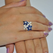 Срібні кільця з камінням (116 фото): жіночі моделі з місячним і чорним каменем в сріблі