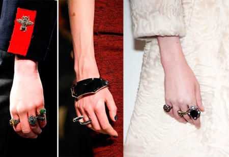 Срібні кільця з камінням (116 фото): жіночі моделі з місячним і чорним каменем в сріблі