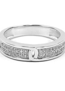 Срібні кільця з камінням (116 фото): жіночі моделі з місячним і чорним каменем в сріблі