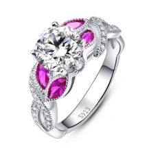 Срібні кільця з камінням (116 фото): жіночі моделі з місячним і чорним каменем в сріблі