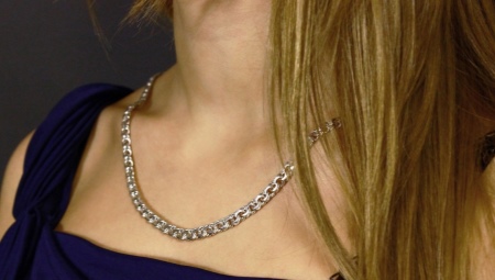 Срібні ланцюжки (112 фото): жіночі моделі на шию і на руку зі срібла з позолотою, 925 проби з кульками, як їх вибрати